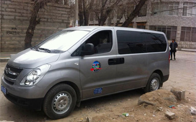 現代8-9座商務車